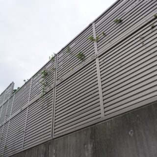アルミフェンスの解体費用はいくら？撤去が必要なケースや費用相場を解体工事のプロが解説